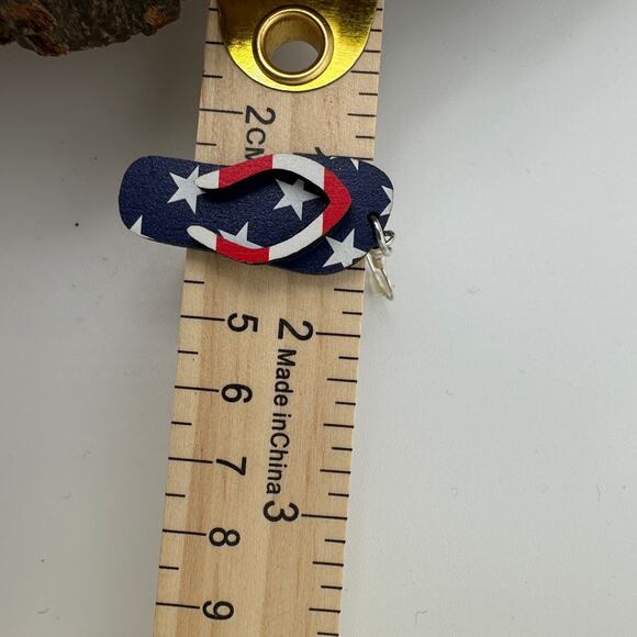 Dangle Earrings Flip Flops USA Patriotic Acrylic Summer Cottage Peasant Preppy - Picture 4 of 4